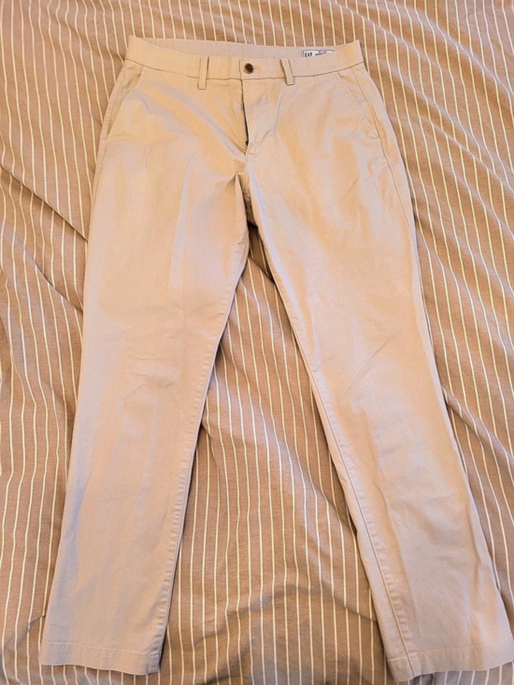 GAP Modern White Stonewash Chino Khakis. Waist 32 x 32
